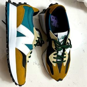 New Balance 327 Women Sneaker size 9